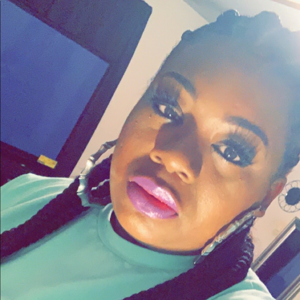 Meet your Posher, Ebony shantae